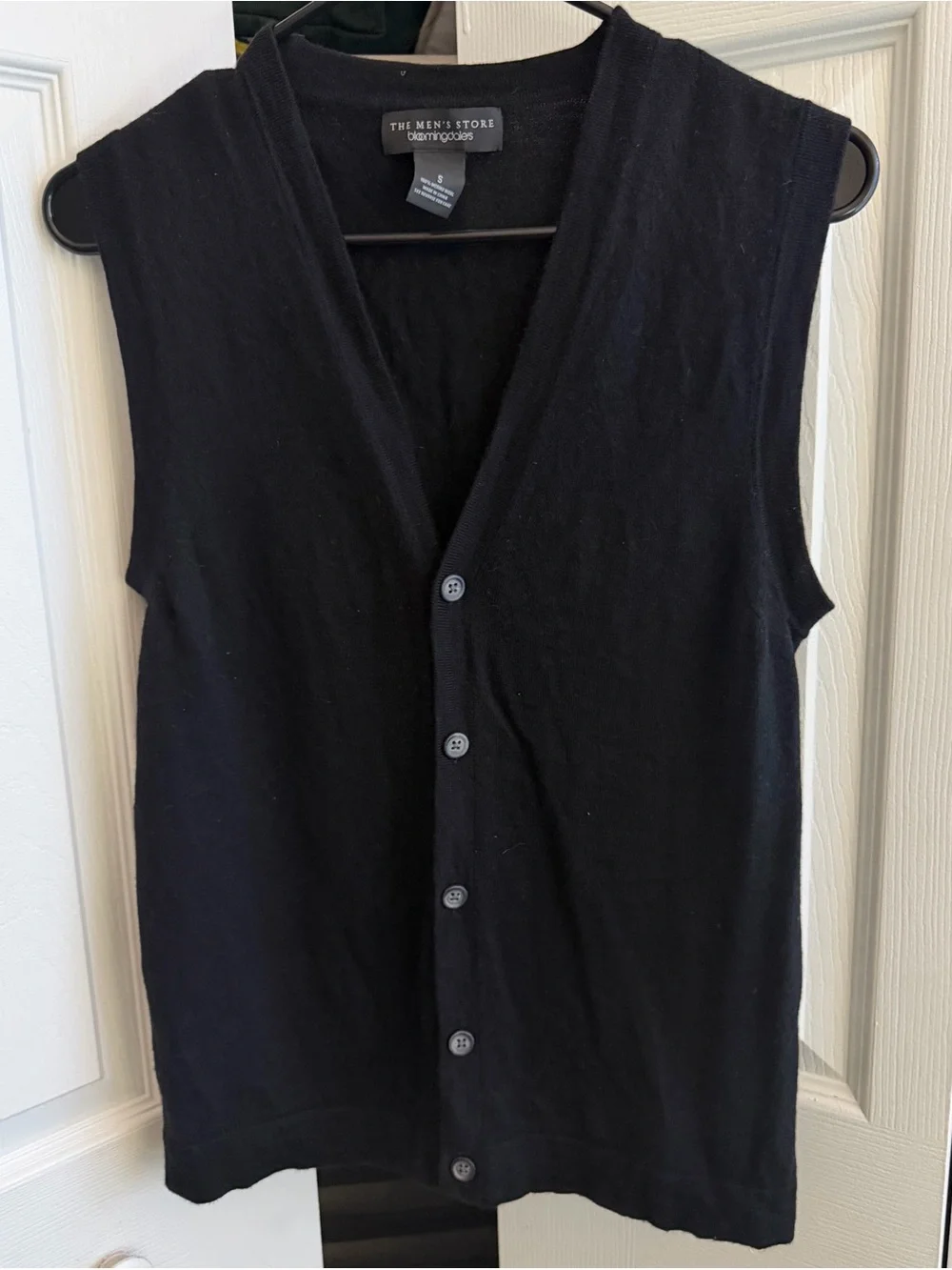 Bloomingdale's Men’s Black Button-Front Sleeveless Wool Vest